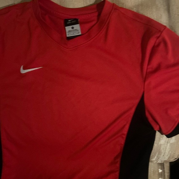 Nike size small men’s red black dry fit - Picture 16 of 16